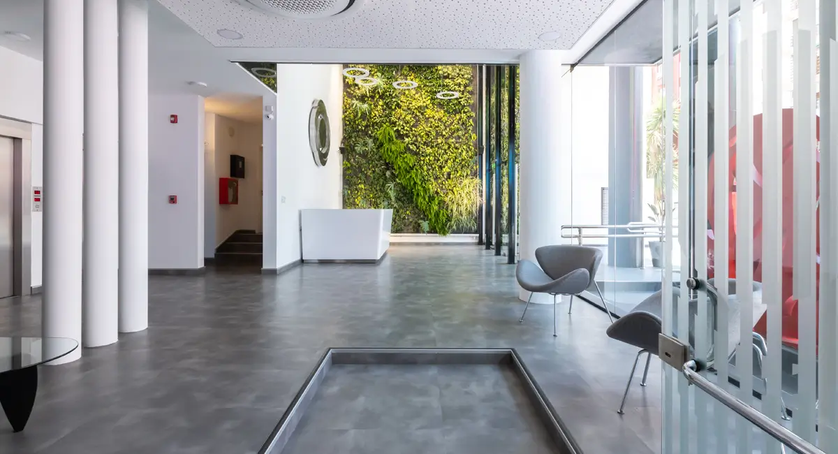 Obra Plaza Evoltis Interior - Masdar Jardines